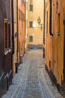 İsveç 'in eski Stockholm kasabası Gamla Stan' deki renkli evlerin mimari ayrıntıları