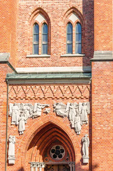 İsveç 'in Sundsvall kentindeki Neo-Gotik Gustav Adolfs Kilisesi manzarası 1894 yılında tamamlandı.