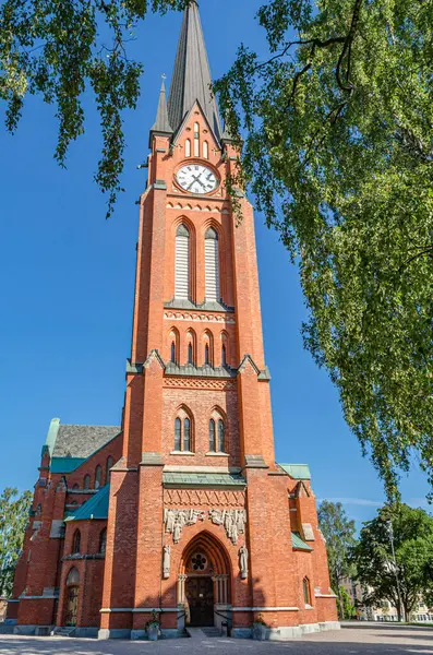 İsveç 'in Sundsvall kentindeki Neo-Gotik Gustav Adolfs Kilisesi manzarası 1894 yılında tamamlandı.