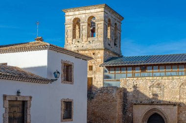 Santo Domingo de Silos 'un Romanesk Kilisesi, İspanya' nın Castilla la la Mancha ilinin Alarcon ilçesine bağlı bir köydür.