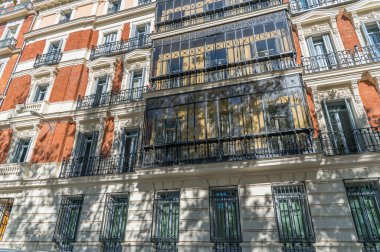 MADRID, SPAIN - NOVEMBER 6, 2022: PSN (Prevision Sanitaria Nacional) İspanya 'nın Madrid kentinde, mimar Ricardo Velazquez Bosco tarafından 1888 yılında inşa edilmiş bir bina. PSN üniversitenin sigorta şirketidir.