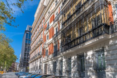 MADRID, SPAIN - NOVEMBER 6, 2022: PSN (Prevision Sanitaria Nacional) İspanya 'nın Madrid kentinde, mimar Ricardo Velazquez Bosco tarafından 1888 yılında inşa edilmiş bir bina. PSN üniversitenin sigorta şirketidir.
