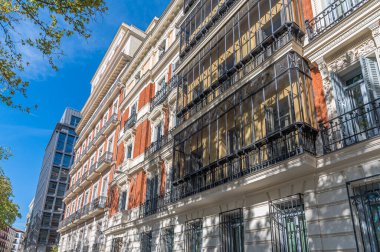 MADRID, SPAIN - NOVEMBER 6, 2022: PSN (Prevision Sanitaria Nacional) İspanya 'nın Madrid kentinde, mimar Ricardo Velazquez Bosco tarafından 1888 yılında inşa edilmiş bir bina. PSN üniversitenin sigorta şirketidir.