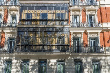 MADRID, SPAIN - NOVEMBER 6, 2022: PSN (Prevision Sanitaria Nacional) İspanya 'nın Madrid kentinde, mimar Ricardo Velazquez Bosco tarafından 1888 yılında inşa edilmiş bir bina. PSN üniversitenin sigorta şirketidir.