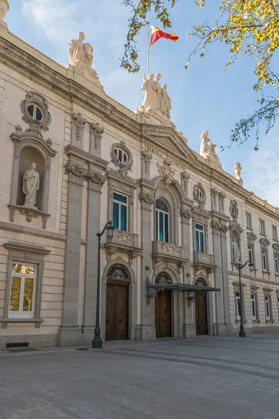 MADRID, İspanya - 6 Kasım 2022: İspanya Anayasa Mahkemesi Karargahı, eski Salesas Reales Manastırı, Madrid, İspanya