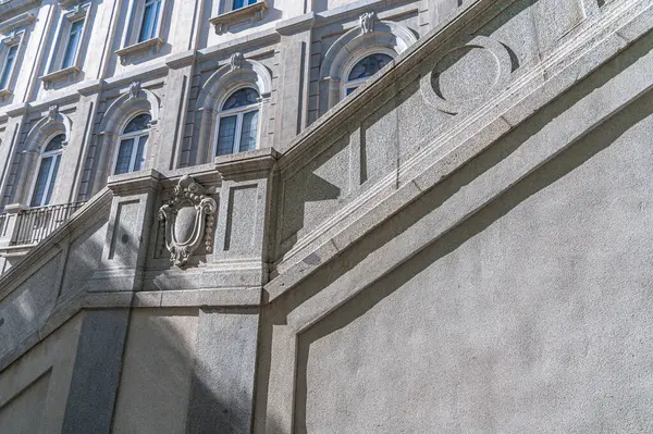 MADRID, İspanya - 6 Kasım 2022: İspanya Anayasa Mahkemesi Karargahı, eski Salesas Reales Manastırı, Madrid, İspanya