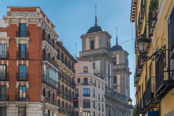 St. Isidore Collegiate Kilisesi (İspanyolca: Real Basilica Colegiata de San Isidro), İspanya 'nın orta Madrid kentinde 1622 yılında inşa edilen bir Barok Katolik kilisesi.