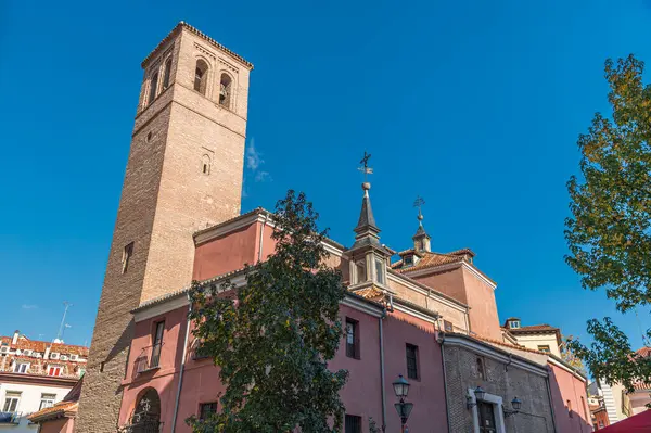 San Pedro el Viejo Kilisesi (ayrıca San Pedro el Real olarak da bilinir) İspanya 'nın orta Madrid kentinde küçük bir ortaçağ kilisesi. İlk yapı, Mudejar kulesinin ait olduğu 14. yüzyılda inşa edilmişti, ancak geniş çaplı yenileme çalışmaları yapılmıştı.