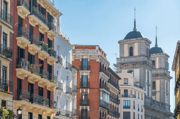 St. Isidore Collegiate Kilisesi (İspanyolca: Real Basilica Colegiata de San Isidro), İspanya 'nın orta Madrid kentinde 1622 yılında inşa edilen bir Barok Katolik kilisesi.