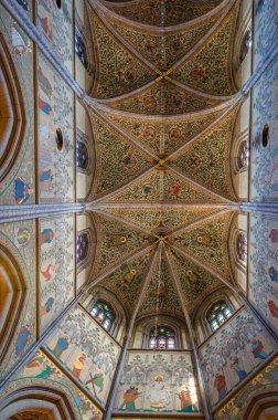 UPPSALA, SwEDEN - 26 Temmuz 2014: Uppsala Katedrali 'nin iç görünümü, İsveç' in Uppsala kentindeki Gotik bir Lutheran kilisesi, 1435 yılında açıldı.