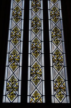 UPPSALA, SWEDEN - 26 Temmuz 2014: Uppsala Katedrali 'ndeki vitraylı camların ayrıntıları, İsveç' in Uppsala kentindeki Gotik Lutheran kilisesi, 1435 yılında hizmete girdi.
