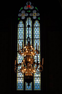 UPPSALA, SWEDEN - 26 Temmuz 2014: Uppsala Katedrali 'ndeki vitraylı camların ayrıntıları, İsveç' in Uppsala kentindeki Gotik Lutheran kilisesi, 1435 yılında hizmete girdi.