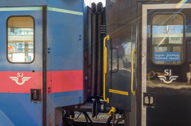 UPPSALA, SwEDEN - 26 Temmuz 2014: İsveç trenlerinin Uppsala Merkez İstasyonu, İsveç