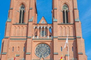 İsveç 'in Uppsala kentindeki Gotik Lüterci kilisesi olan Uppsala Katedrali' nin mimari ayrıntıları 1435 yılında açıldı.