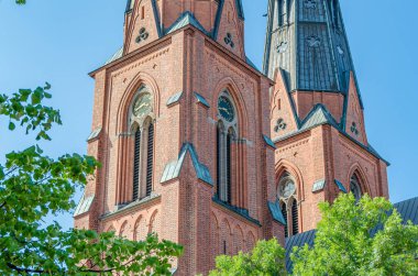 Uppsala Katedrali, Uppsala, İsveç 'te bulunan ve 1435 yılında hizmete giren Lutheran Gotik Kilisesi, İskandinavya' nın en yüksek kilise binasıdır. Aslen bir Katolik katedrali olarak inşa edilmiş ve İsveç krallarının taç giyme törenlerinin yapıldığı yer, B tarafından kontrol edilmektedir.