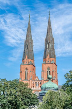 Uppsala Katedrali, Uppsala, İsveç 'te bulunan ve 1435 yılında hizmete giren Lutheran Gotik Kilisesi, İskandinavya' nın en yüksek kilise binasıdır. Aslen bir Katolik katedrali olarak inşa edilmiş ve İsveç krallarının taç giyme törenlerinin yapıldığı yer, B tarafından kontrol edilmektedir.