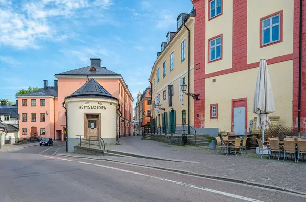 UPPSALA, SWEDEN - 26 Temmuz 2014: İsveç 'in Uppsala kentindeki bir alışveriş caddesinin görüntüsü