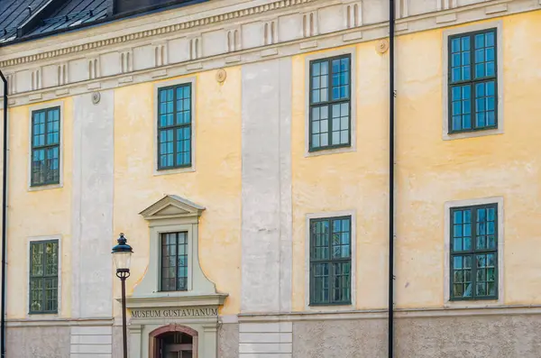 UPPSALA, SWEDEN - 26 Temmuz 2014: Uppsala Üniversitesi 'nin 1622-1625 yılları arasında inşa edilen en eski binası olan Gustavianum' un ön cephesi 1997 yılından beri üniversite müzesi olarak kullanılmaktadır.