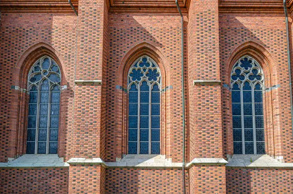 İsveç 'in Uppsala kentindeki Gotik Lüterci kilisesi olan Uppsala Katedrali' nin mimari ayrıntıları 1435 yılında açıldı.