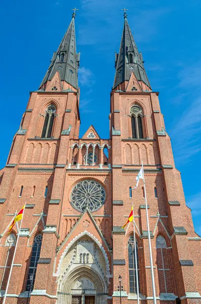 Uppsala Katedrali, Uppsala, İsveç 'te bulunan ve 1435 yılında hizmete giren Lutheran Gotik Kilisesi, İskandinavya' nın en yüksek kilise binasıdır. Aslen bir Katolik katedrali olarak inşa edilmiş ve İsveç krallarının taç giyme törenlerinin yapıldığı yer, B tarafından kontrol edilmektedir.