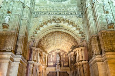 Palma Katedrali 'nin ön cephesi (La Seu olarak da bilinir) Palma, Mallorca, Balearic Adaları' nda bulunan Levantine Gotik tarzı Katolik katedralidir.