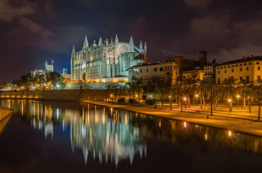 Palma Santa Maria Katedrali (La Seu olarak da bilinir) Palma, Mallorca, Balearic Adaları, İspanya 'da bulunan bir Levantine Gotik tarzı Katolik katedrali.