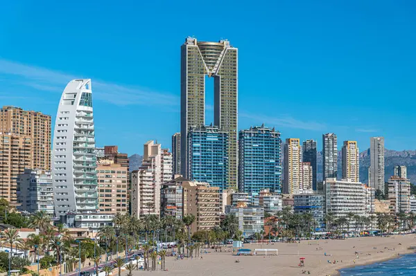 BENIDORM, İspanya - 15 Ocak 2023: Benidorm 'daki Poniente Sahili' nin havadan görünüşü, Alicante Eyaleti, Valencia Topluluğu, İspanya
