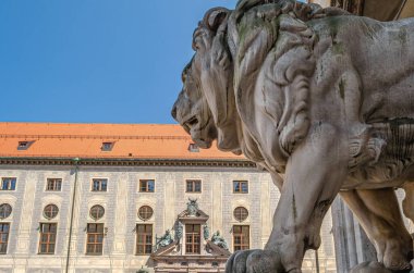 Aslan heykeli Wilhelm von Rumann (1906) tarafından Almanya 'nın Münih kentinde yapıldı.