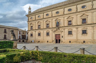 Vazquez de Molina Sarayı, Rönesans binası, 1546 ve 1565 yılları arasında İspanya 'nın Endülüs eyaletinin Ubeda belediyesinin merkezi.