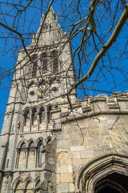 Gotik Azizler Kilisesi 'nin manzarası, Stamford' daki kilise, Hughnshire, İngiltere,