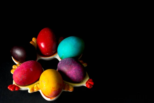 Ovos Páscoa Coloridos Sobre Fundo Preto — Fotografia de Stock