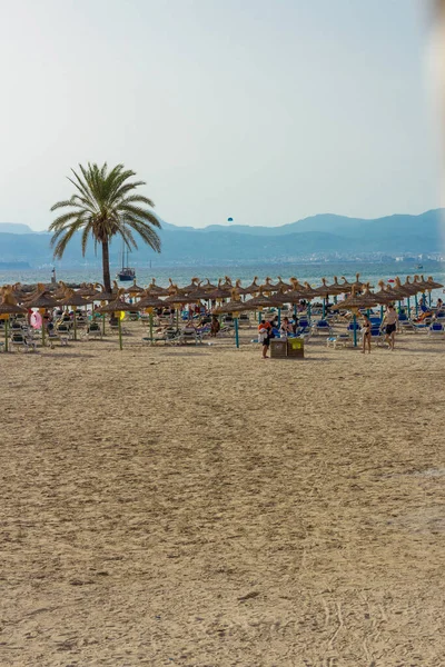 Туристы Пляже Ареналь Майорка Летом — стоковое фото