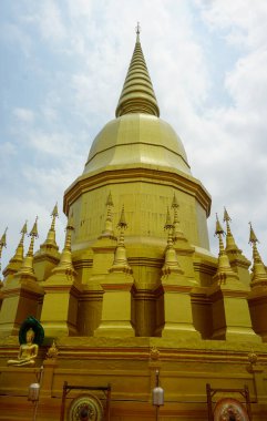 27 Mart 2024 Çarşamba günü Watpah Wangnamyen, Maha Sarakham, Tayland 'da antik tapınağın güzel manzarası.