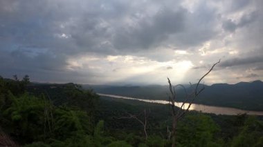 Mekong Nehri manzarasının hızlandırılmış videosu, Pha Chana Dai