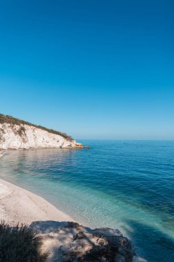 İtalya 'da temiz plajı ve açık mavi denizi olan inanılmaz güzel Elba adası.