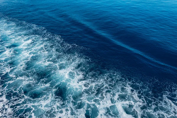 Морські Сині Кольори Красиве Блакитне Море Хвилями Білою Піною Вид — стокове фото