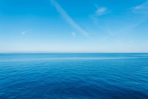Belle Vue Calme Sur Mer Bleue Avec Ciel Dégagé — Photo