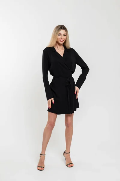 Belle Fille Blonde Dans Une Robe Affaires Noire Mode Avec — Photo