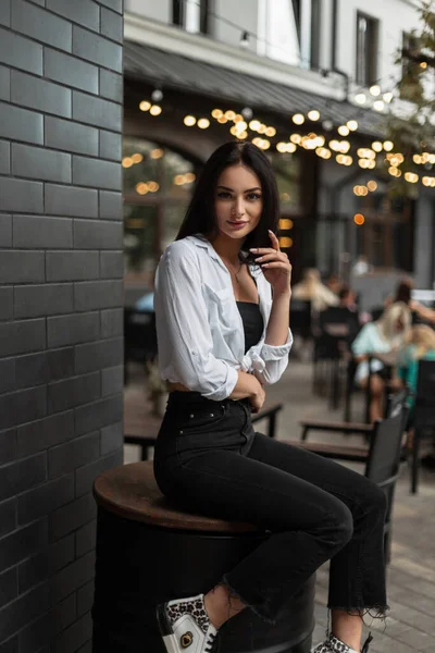 Fashion Beautiful Girl Stylish Casual Clothes White Shirt Black Jeans — Stock Fotó