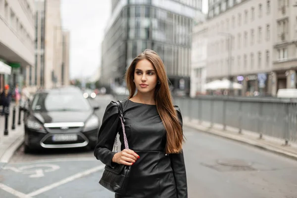 Beautiful Fashionable Successful Woman Model Trendy Black Clothes Leather Stylish — Fotografia de Stock