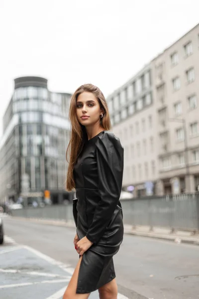 Beautiful Urban Woman Model Fashion Black Leather Dress Background Modern — Fotografia de Stock