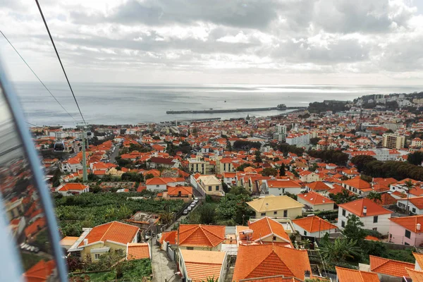 Vacker Stad Funchal Med Orange Hustak Och Havet Madeira Enspåriga — Stockfoto