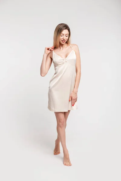 Beautiful Stylish Slender Woman Sexy Body Legs Fashionable Beige Nightgown — Stock Photo, Image