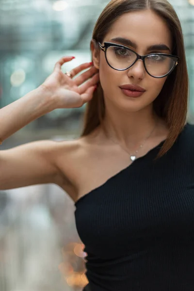 Vacker Ung Snygg Manager Kvinna Modell Med Glasögon Mode Svart — Stockfoto