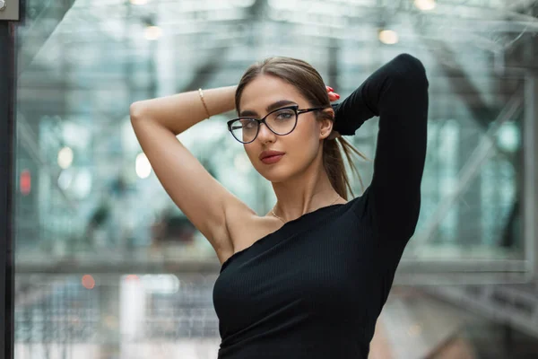 Stylish Beautiful Manager Woman Glasses Trendy Black Top Stands Fixes — Stock Photo, Image