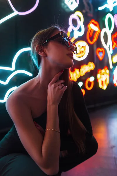 Fashion Beautiful Young Woman Model Sunglasses Black Stylish Clothes Sits — Stock Photo, Image