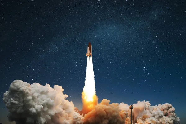 Space Rocket Clouds Smoke Blast Successfully Takes Starry Sky Spaceship — Stock Photo, Image