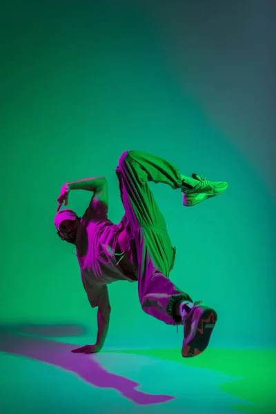 Stijlvolle Trendy Professionele Danseres Met Een Pet Fashion Kleding Met — Stockfoto