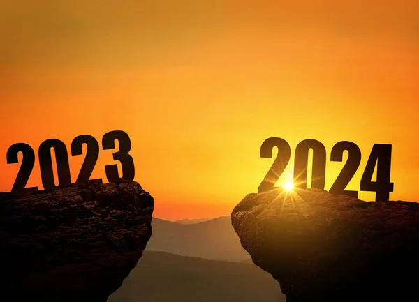 Nochevieja 2024 Montaña Atardecer Concepto 2024 2023 Acantilado Amanecer Idea — Foto de Stock