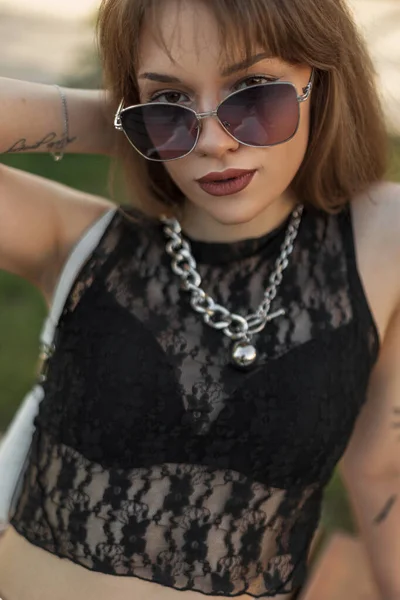 Moda Hipster Bonita Dama Con Gafas Sol Vintage Verano Elegante — Foto de Stock